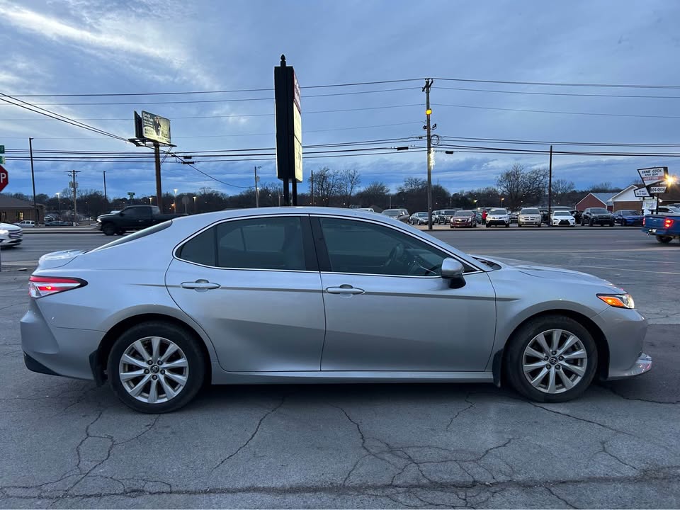 Car Image 10