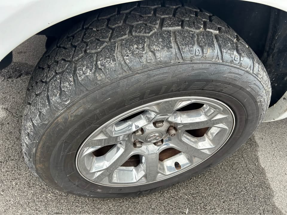 Car Image 9