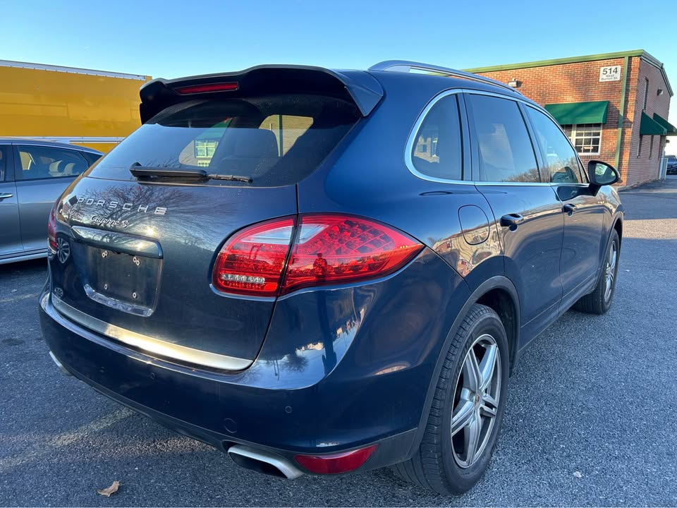 Car Image 13
