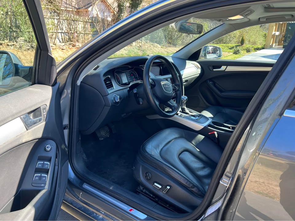 Car Image 9