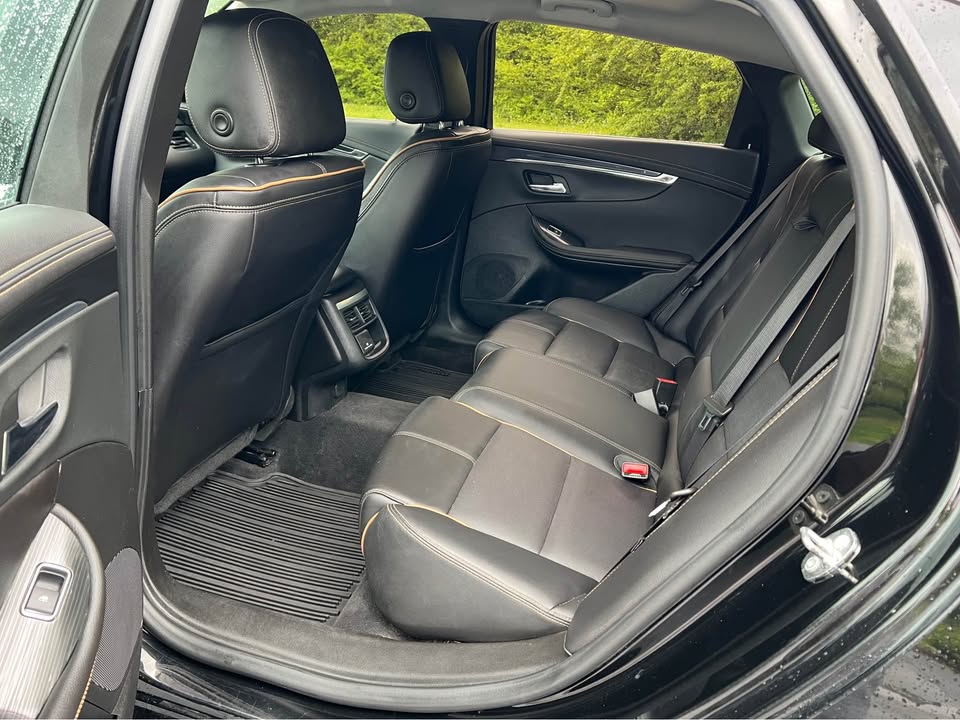 Car Image 9