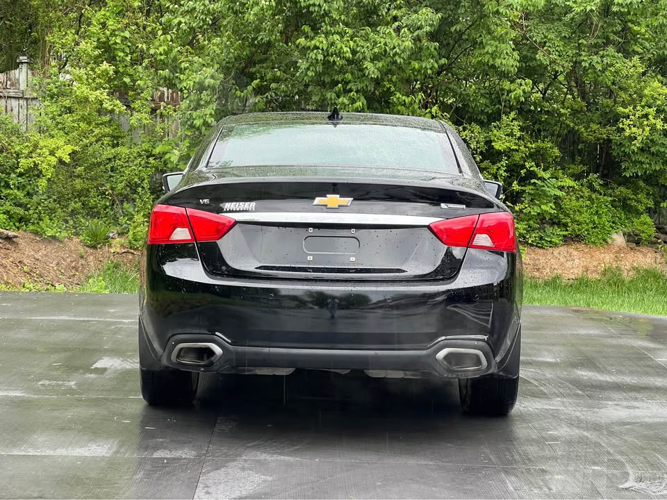 Car Image 18