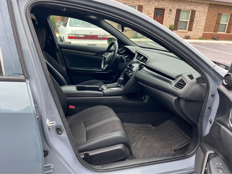 Car Image 17